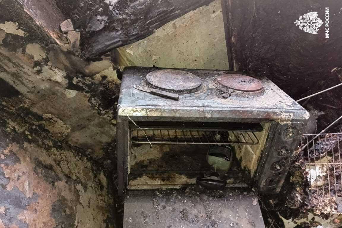 В Комсомольск-на-Амуре мама с трехлетним сыном чудом спаслись из горящей квартиры - Фото 1