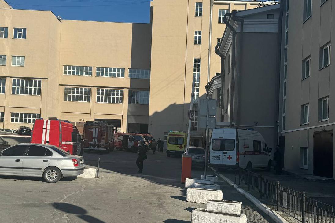 В Екатеринбурге при пожаре в Музкомедии скончался мужчина - Фото 1