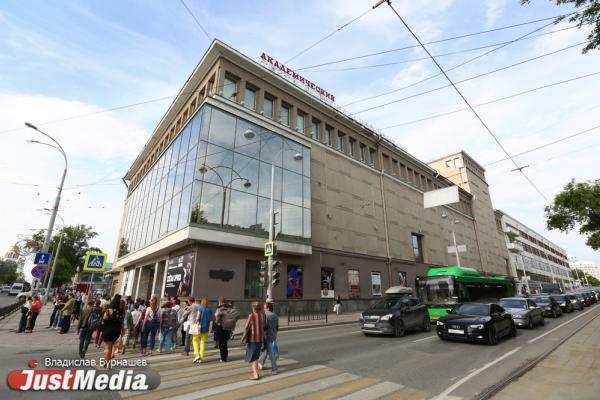 Движение транспорта по Карла Либкнехта в Екатеринбурге снова открыто - Фото 1