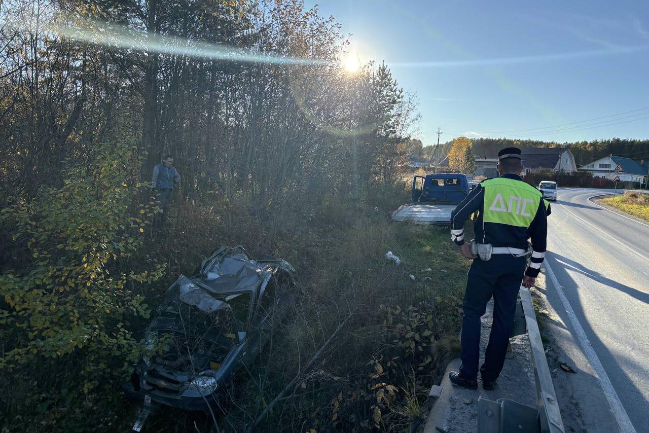 В Реже водитель-новичок на «Ниве» снес ограждение и улетел с моста в реку - Фото 1