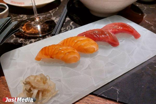 Как правильно держать палочки для суши