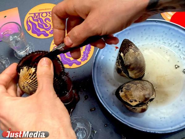 Как правильно есть устриц 