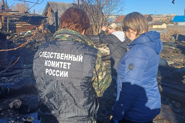 В Свердловской области по факту гибели трех человек при пожаре возбуждено уголовное дело - Фото 1