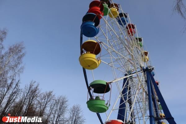 Отдыхающие выпали с аттракциона «Веселые горки» в Узбекистане  - Фото 1