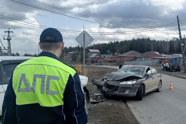 В Ревде заснувший водитель покалечил несовершеннолетнего пассажира - Фото 1