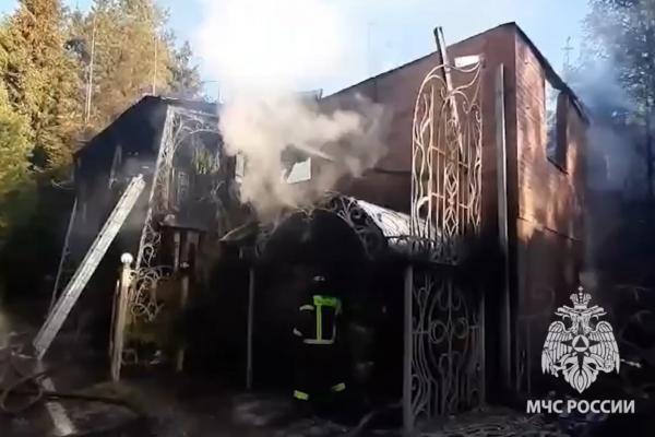 В страшном пожаре в Подмосковье погибли шесть человек - Фото 1
