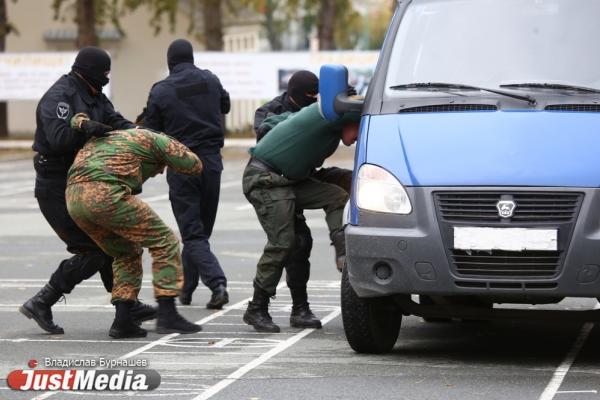 В Рефтинский и Асбест массово нагрянули сотрудники ФСБ - Фото 1