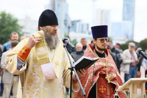 Сотни байкеров приняли участие в молебне у мощей святой Екатерины - Фото 1