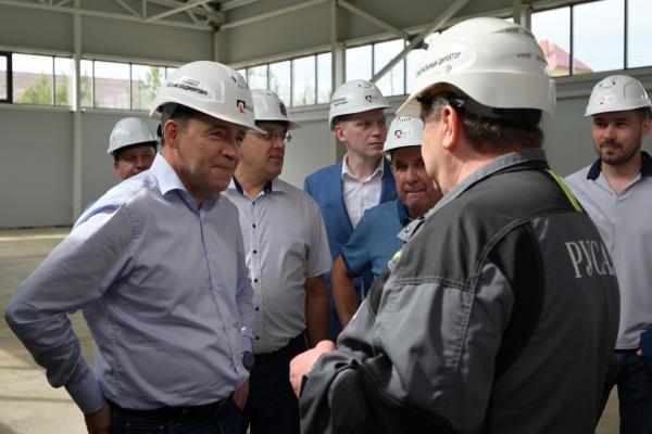 Евгению Куйвашеву показали строящиеся школу и Центры единоборств и бокса в Краснотурьинске - Фото 1