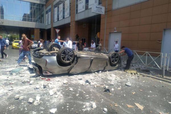 Погибшая в упавшем с парковки в Краснодаре BMW женщина была беременна - Фото 1