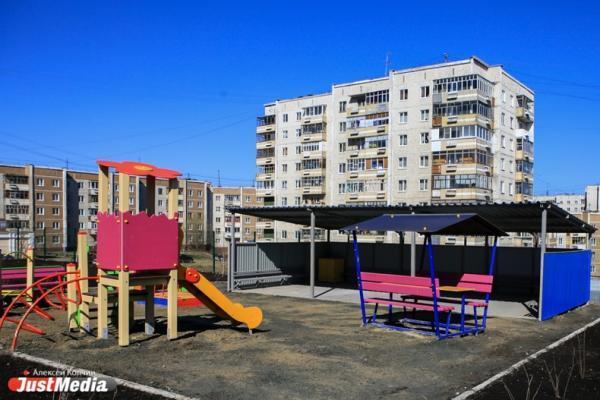 В Новосибирске пьяный мужчина на детской площадке пытался убить 4-летнего мальчика - Фото 1