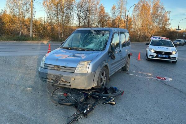 В Свердловской области водитель «Форда», поворачивая налево, насмерть сбил велосипедиста - Фото 1