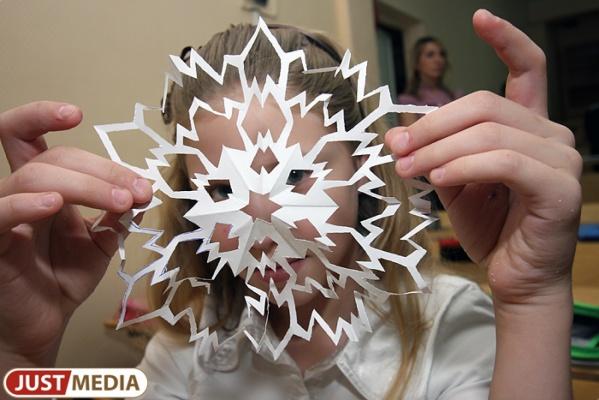 Как сделать снежинку из бумаги своими руками - Фото 1