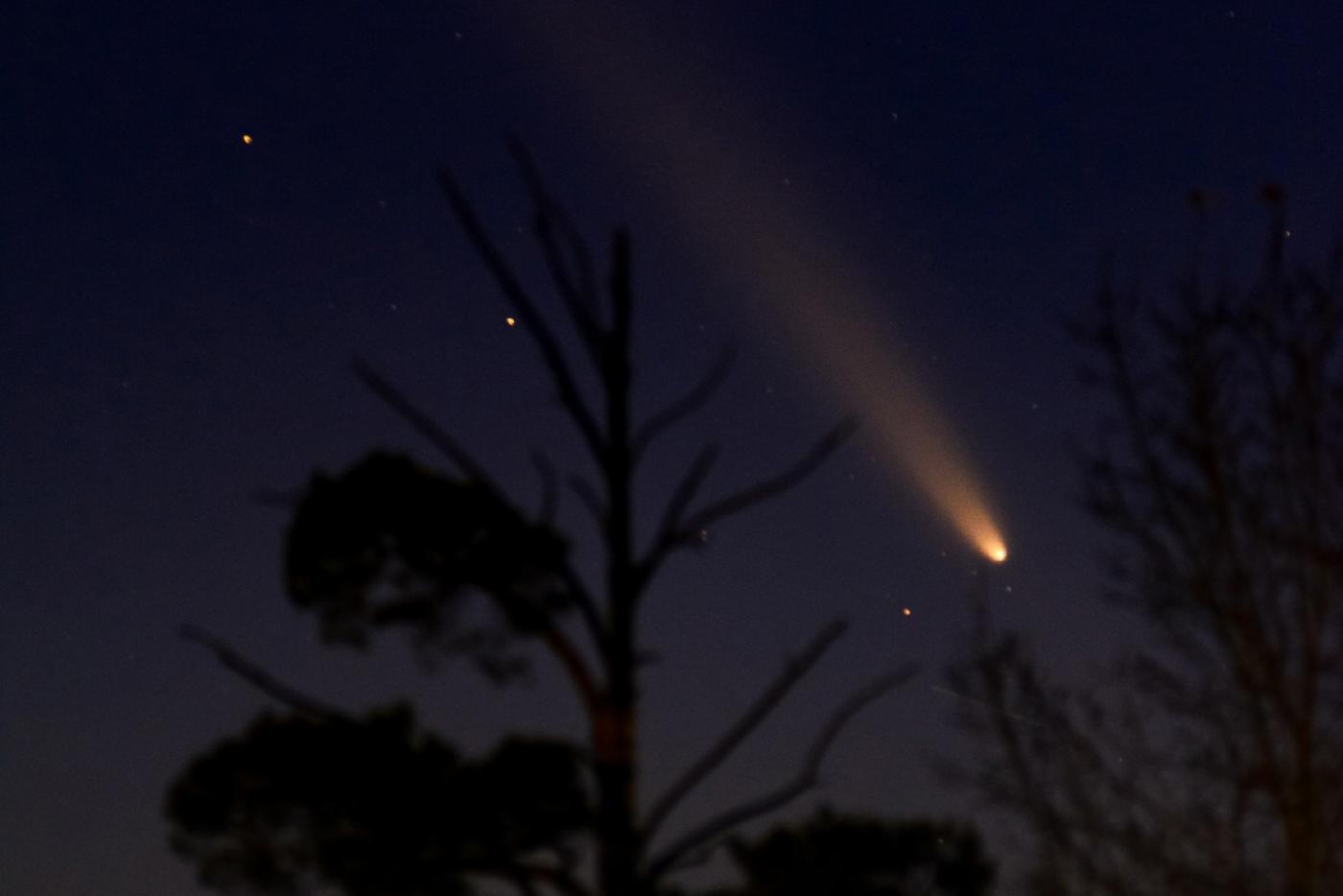 Этой ночью над Уралом пролетела самая яркая за последние 13 лет комета  - Фото 1