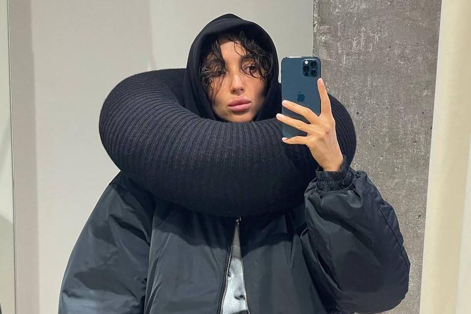 Уральский бренд одежды продает шарф из сосисок и воротник за 18 тысяч рублей - Фото 1