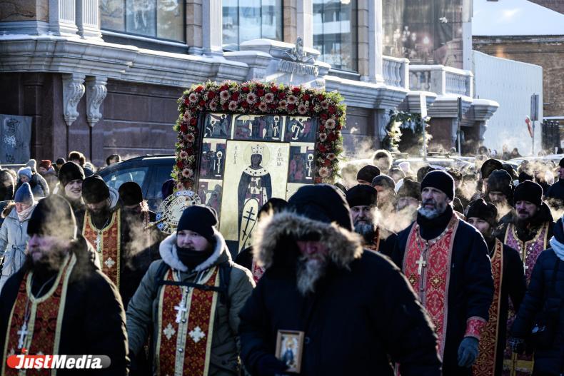 В Екатеринбурге в День народного единства состоялся крестный ход - Фото 1