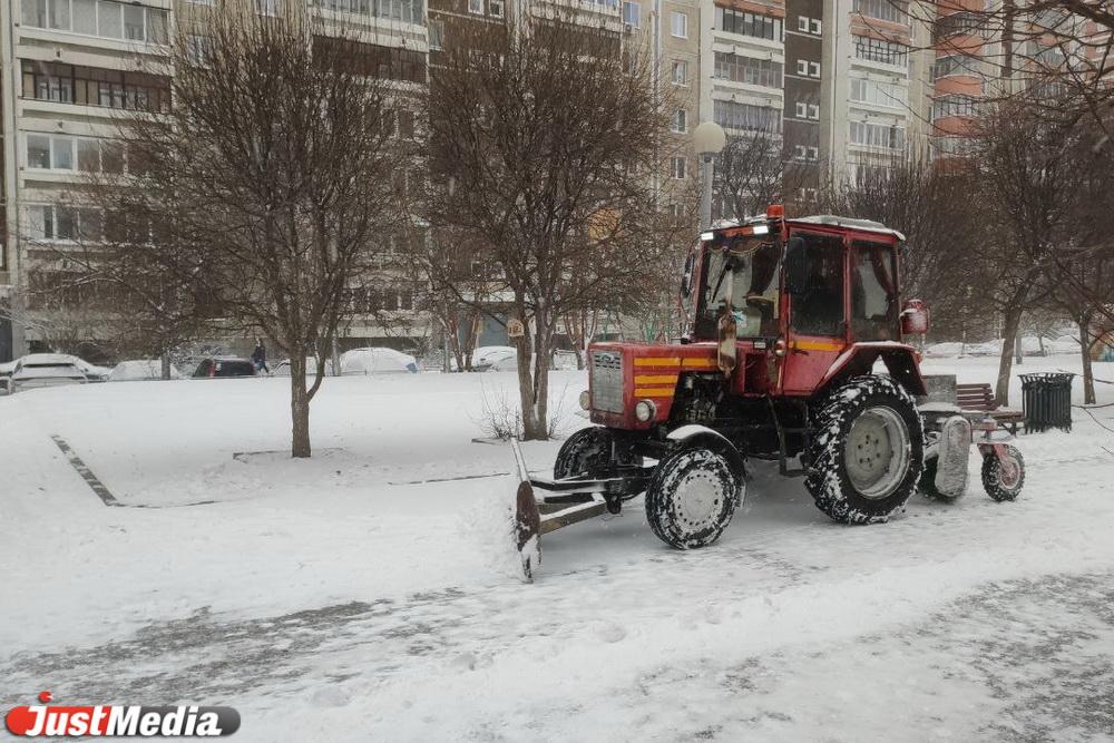 Коммунальщики вывезли из Екатеринбурга 6 440 тонн снега - Фото 1