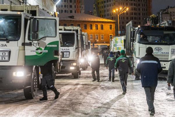 Мусоровозы «Спецавтобазы» перешли на зимний режим работы - Фото 1