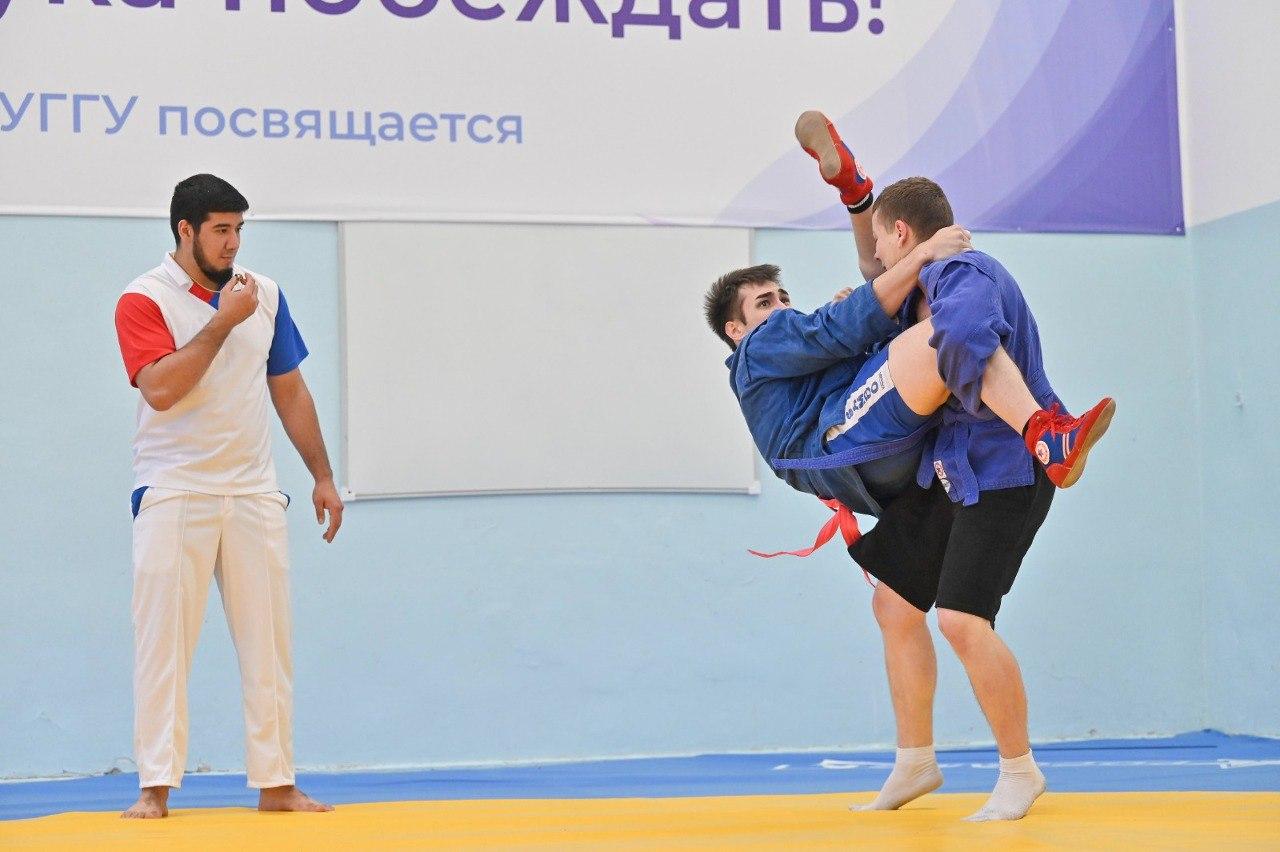 Семинаристы и горняки встретились на борцовском ковре - Фото 1