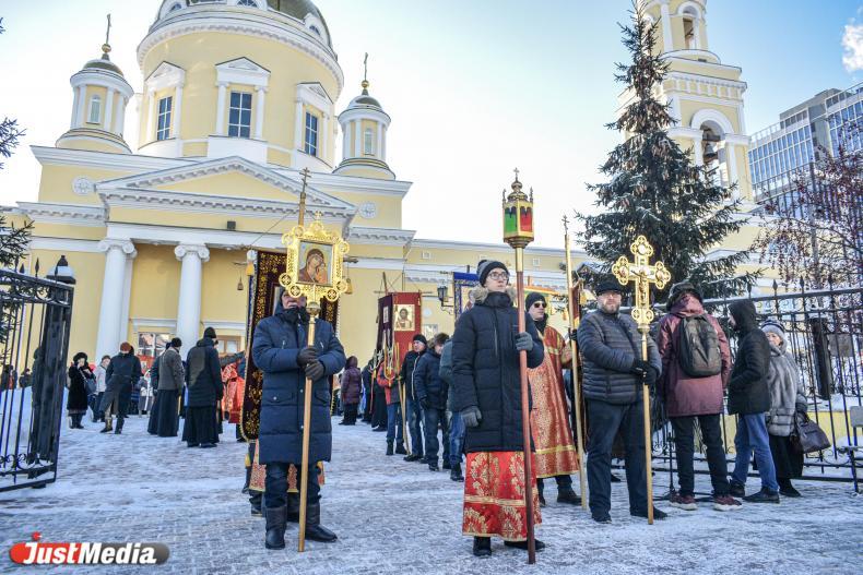 Тысячи верующих пройдут крестным ходом в День святой Екатерины - Фото 1