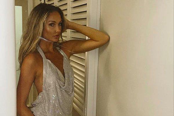 Британская модель Брюстер перестала видеть одним глазом из-за удара брендовой сумкой - Фото 1