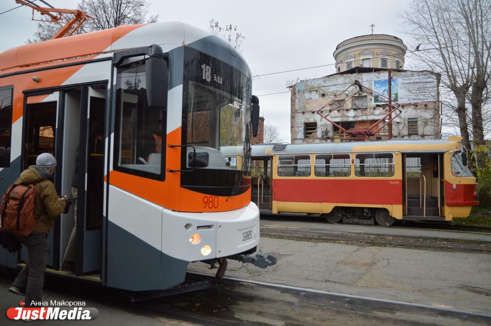 Администрация Екатеринбурга закупит 50 новых троллейбусов и 50 новых трамваев в 2025 году - Фото 1