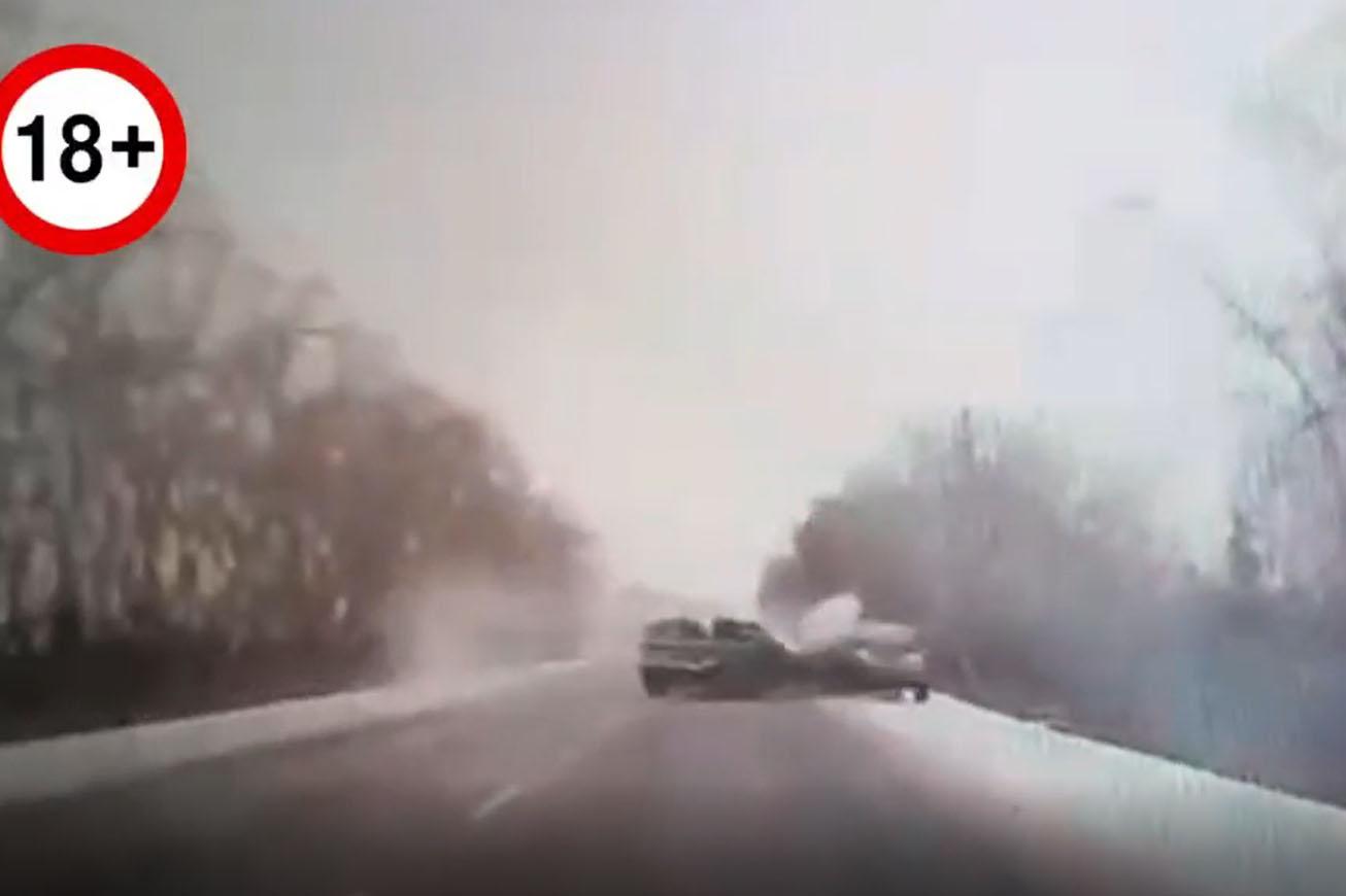 В Свердловской области водитель «Форда» во время обгона столкнул встречный ВАЗ в кювет - Фото 1