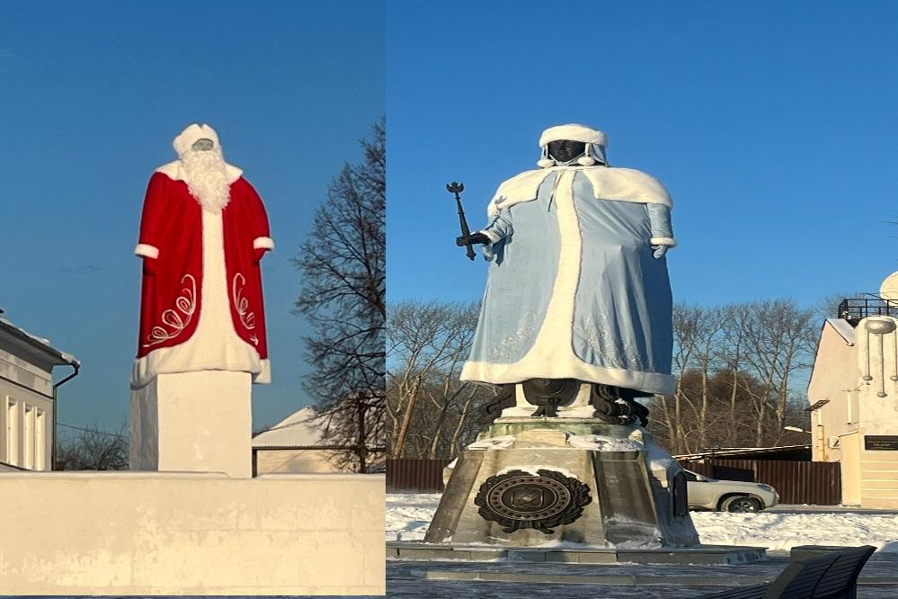 В Ирбите сняли новогодние костюмы с памятников Екатерине II и Ленину - Фото 1