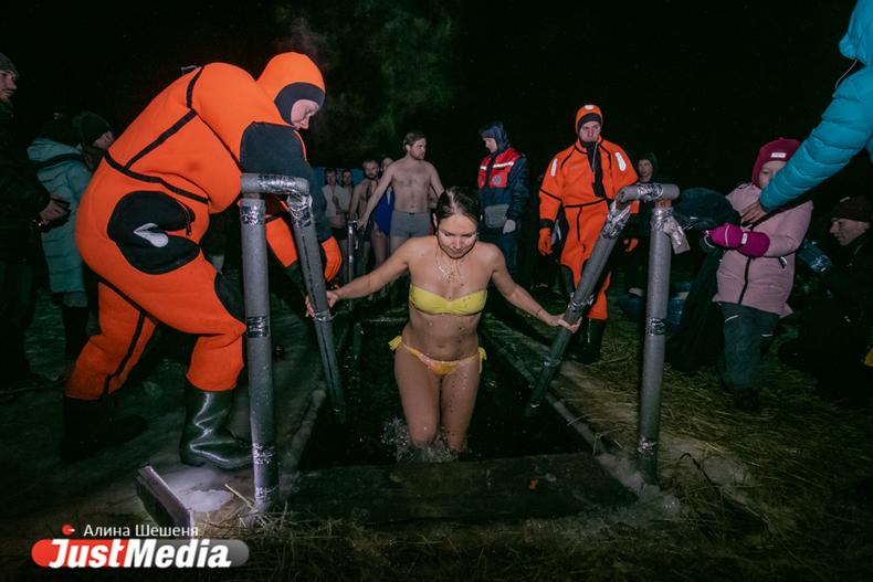 Возле официальных купелей в Екатеринбурге будут дежурить спасатели и медики - Фото 1