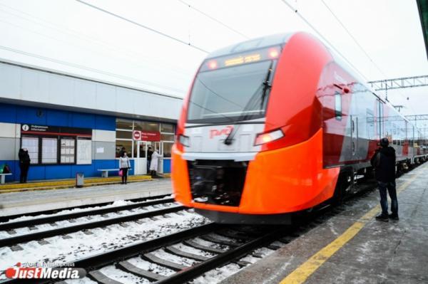 В Германии пассажир скоростного поезда проехал часть пути снаружи состава - Фото 1