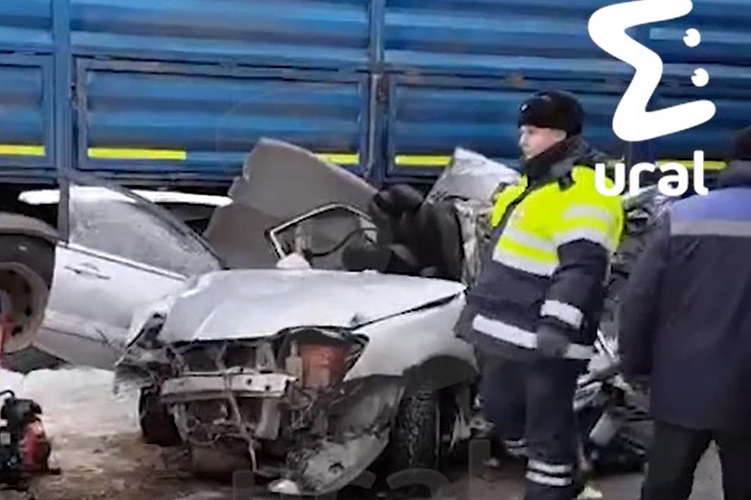 Ural Mash: на Пермском тракте произошла страшная авария с 12 машинами - Фото 1