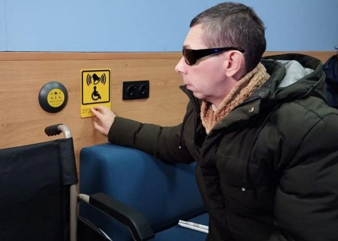 Более 21 тысячи маломобильных пассажиров получили помощь по сопровождению на вокзалах СвЖД в 2024 году - Фото 1