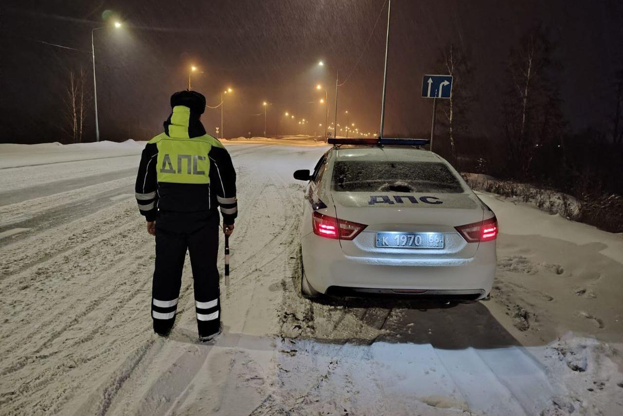 ГИБДД: «Из-за снегопадов особенно сложная обстановка на трассе Пермь-Екатеринбург» - Фото 1