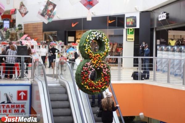 Что подарить девушке на 8 Марта - Фото 1