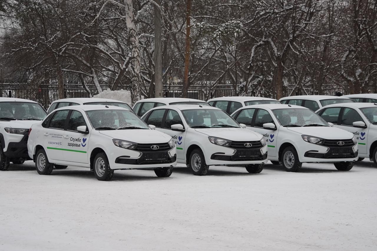Правительство закупило 128 автомобилей для свердловских больниц - Фото 1