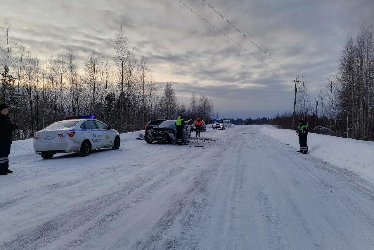 На Серовском тракте в лобовом столкновении машин пострадали четыре человека - Фото 1