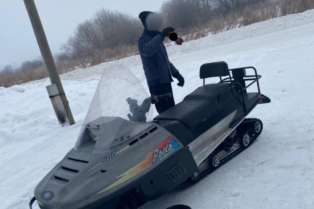 В Алапаевск приставы поймали пьяного водителя снегохода - Фото 1