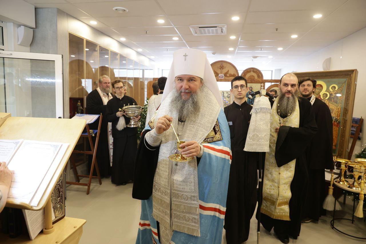 Митрополит Евгений освятил Свято-Елисаветинскую обитель милосердия, где ухаживают за неизлечимо больными - Фото 1
