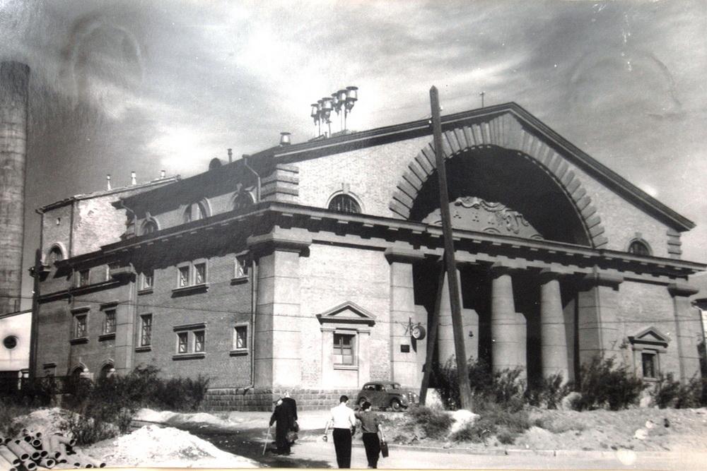 Почти как театр, но с бассейном. Баня в Екатеринбурге, которую прославил Никита Хрущев - Фото 1