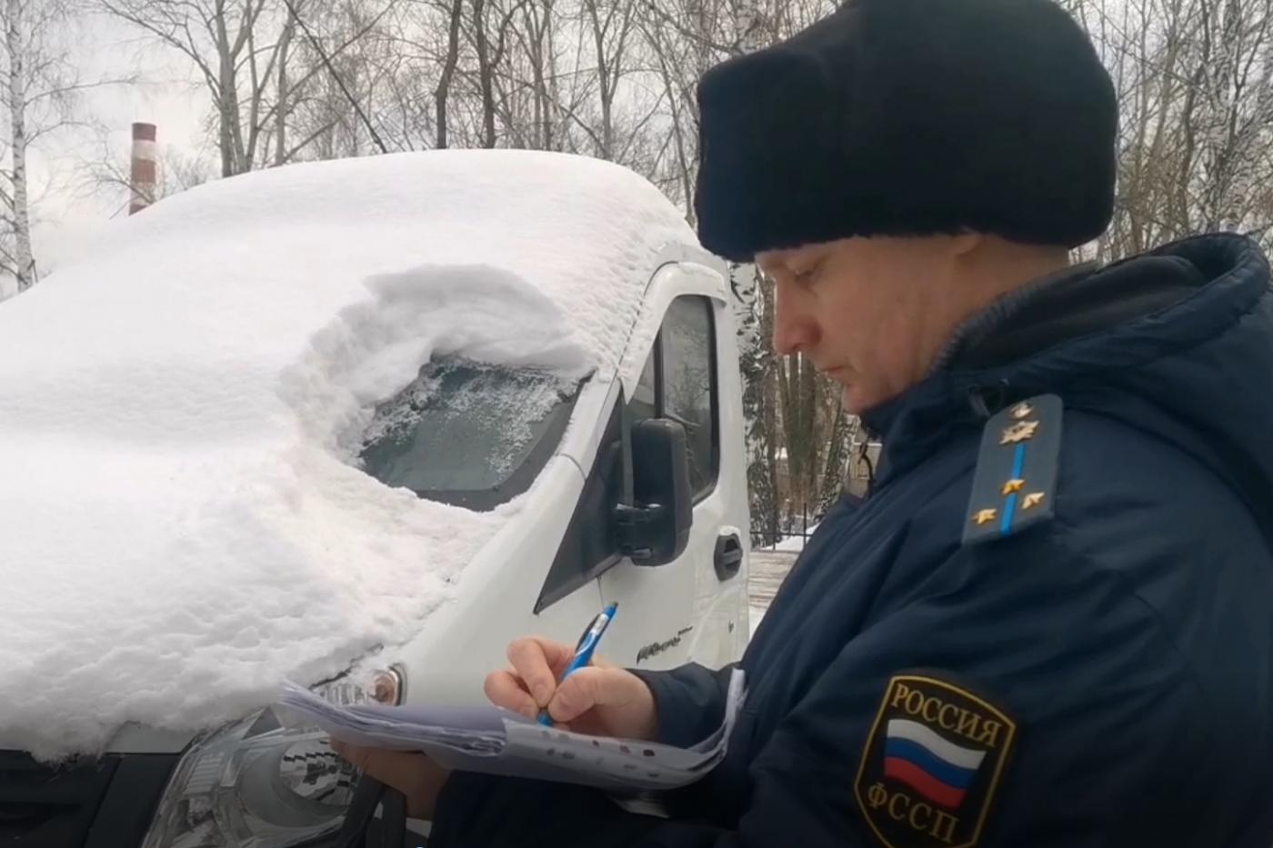 Екатеринбуржец спрятал свою «Газель» от приставов на парковке кладбища - Фото 1