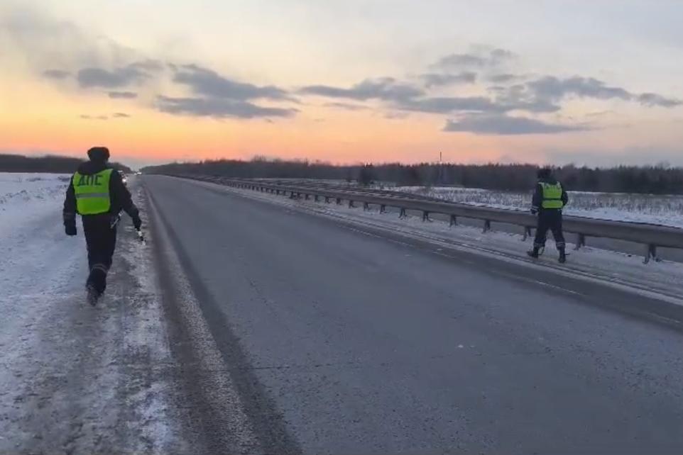 На Тюменского тракте в ДТП серьезно пострадала двухмесячная девочка, которую перевозили в коробке от коляски - Фото 1