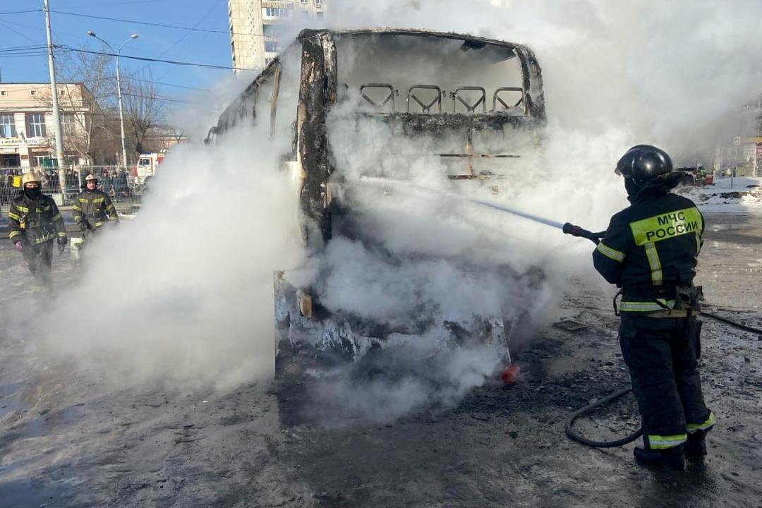 На Южном автовокзале сгорел междугородний автобус - Фото 1