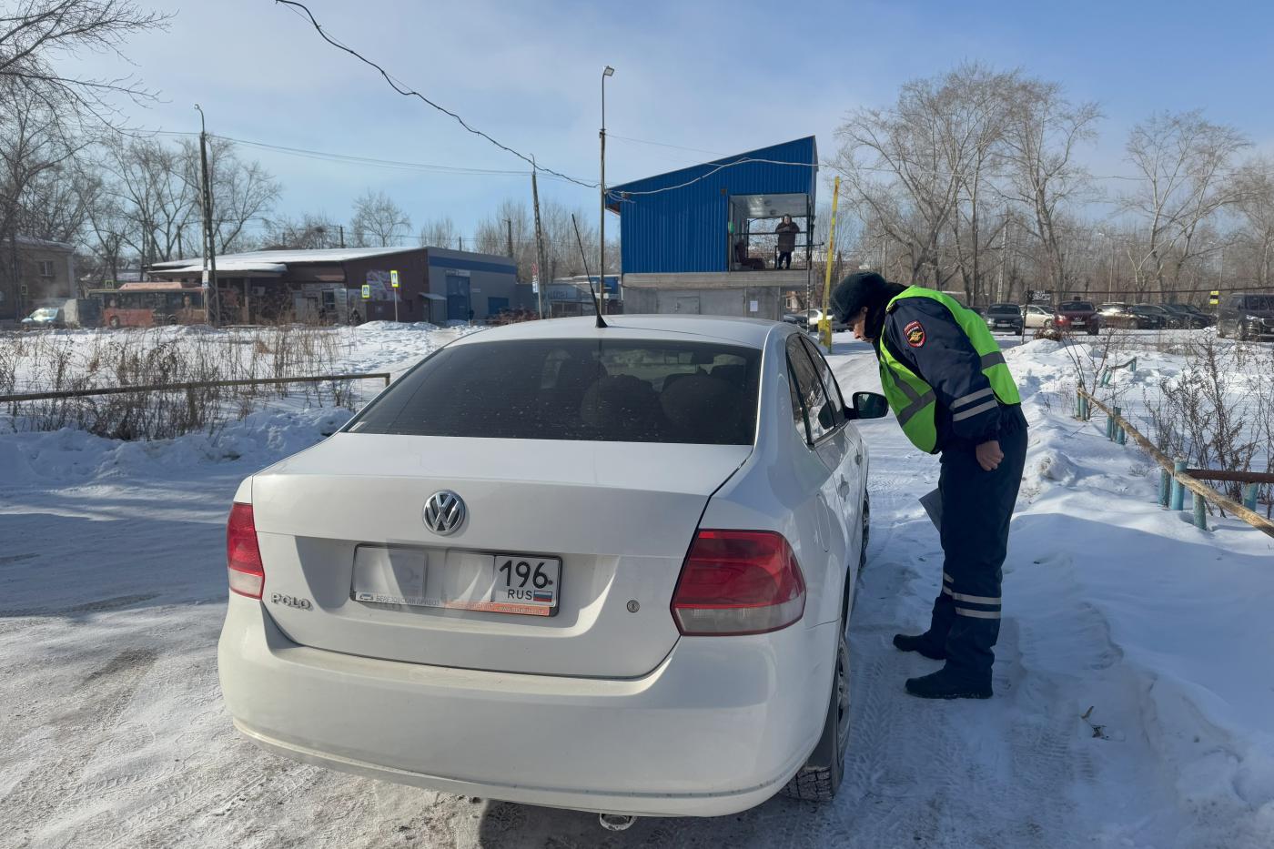 В Каменске-Уральском автоледи на иномарке сбила подростка и скрылась с места ДТП - Фото 1