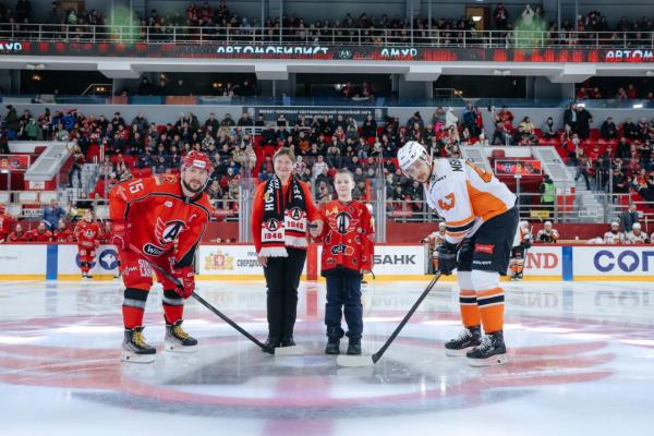 Миллион рублей собрали Фонд «Дети России» и ХК «Автомобилист» в ходе благотворительных матчей - Фото 1