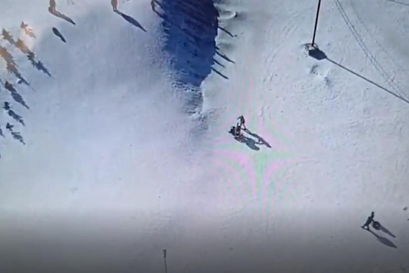 В Екатеринбурге мальчик на тюбинге снес коляску с трехмесячным малышом - Фото 1