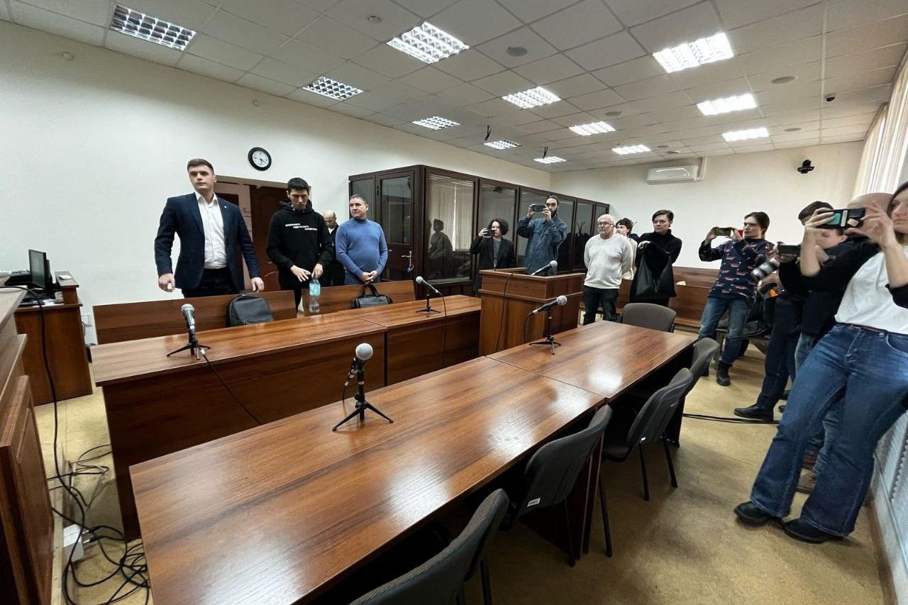 Суд арестовал на две недели журналиста из Екатеринбурга Владислава Постникова - Фото 1