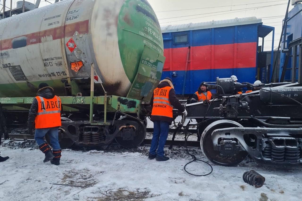 В Челябинске с рельсов сошли три вагона - Фото 1