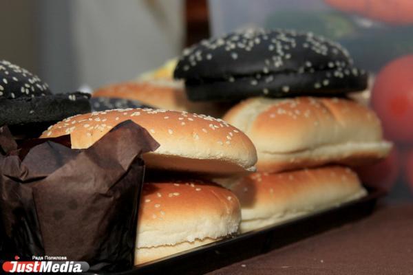 В кафе Канады покупателям начали предлагать «сэндвич Трампа» с «русским соусом» - Фото 1