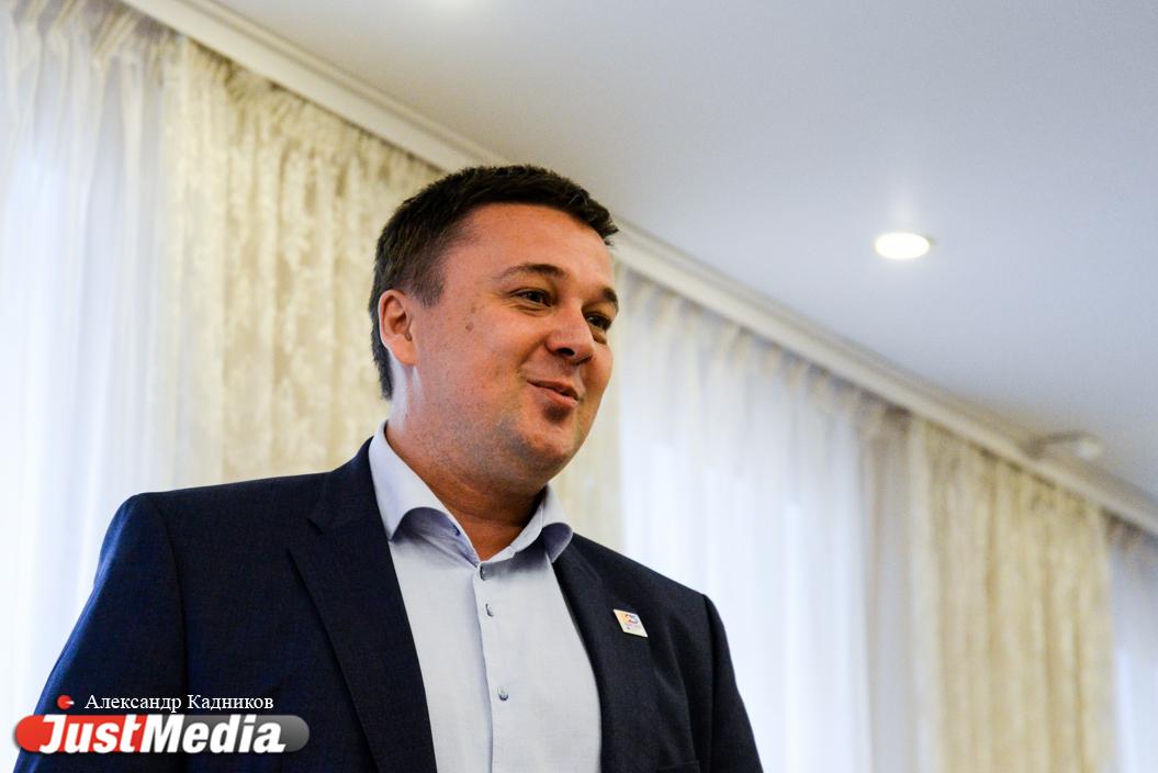 Замгубернатора Василий Козлов заявил, что Свердловской области не хватает трудовых мигрантов - Фото 1