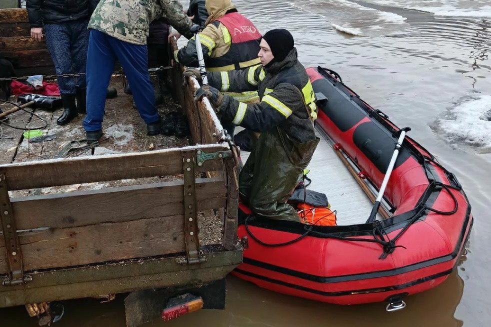 Паводок начал топить Челябинскую область: затоплены десятки домов в двух населенных пунктах - Фото 1